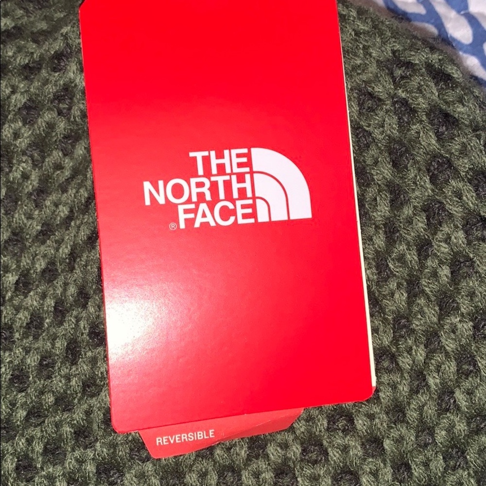 NWT THE NORTH FACE BEANIE - Picture 3 of 5